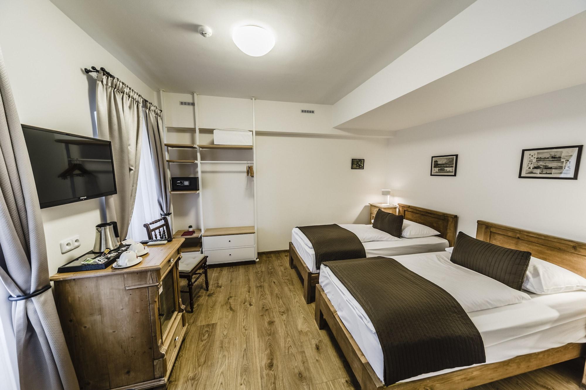 Archibald At The Charles Bridge Hotel Prague Exterior photo