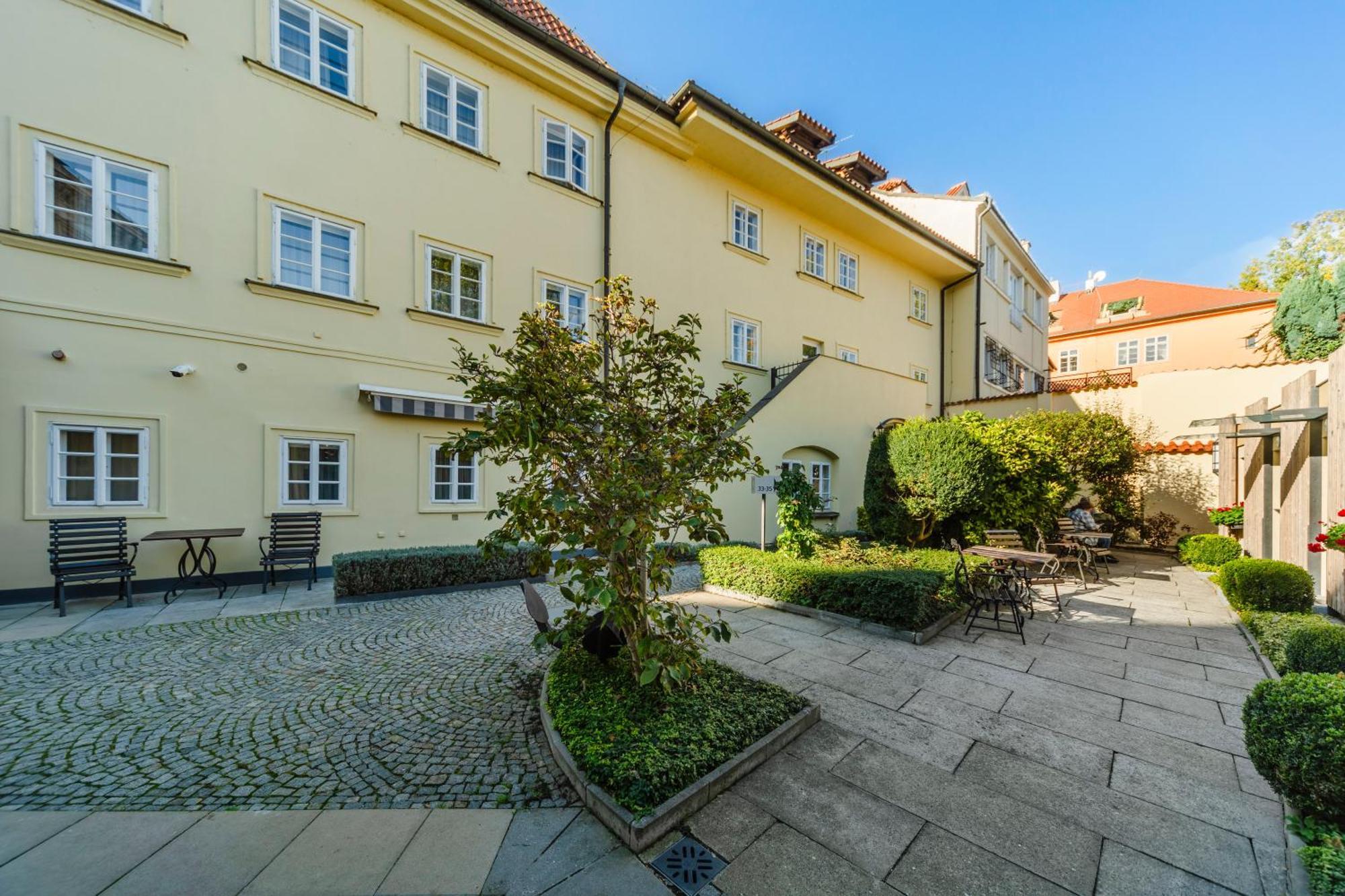 Archibald At The Charles Bridge Hotel Prague Exterior photo