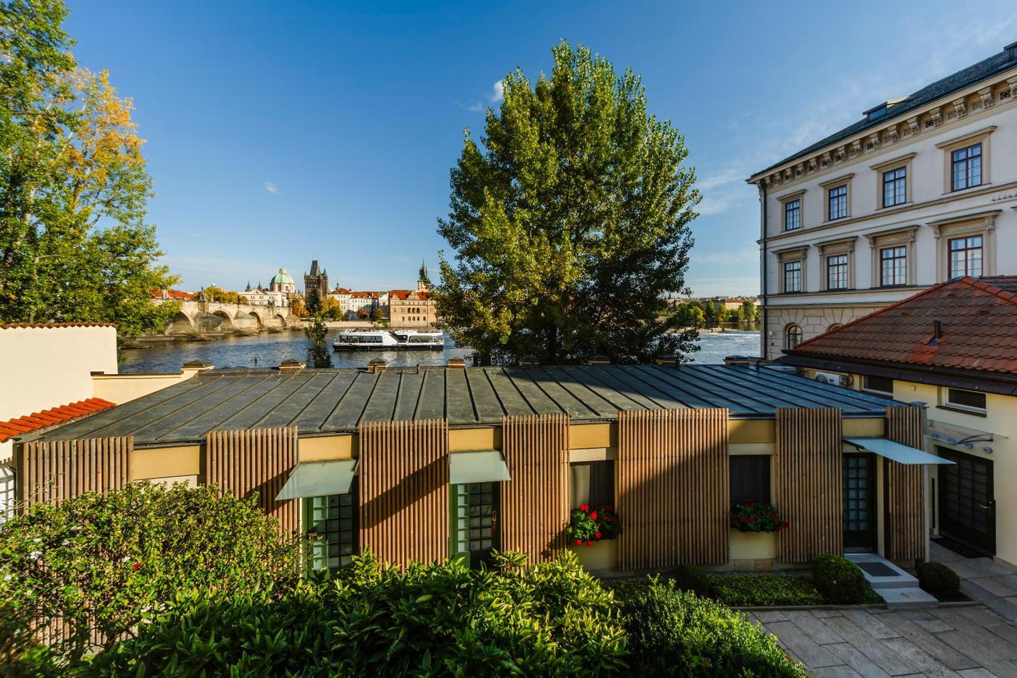Archibald At The Charles Bridge Hotel Prague Exterior photo